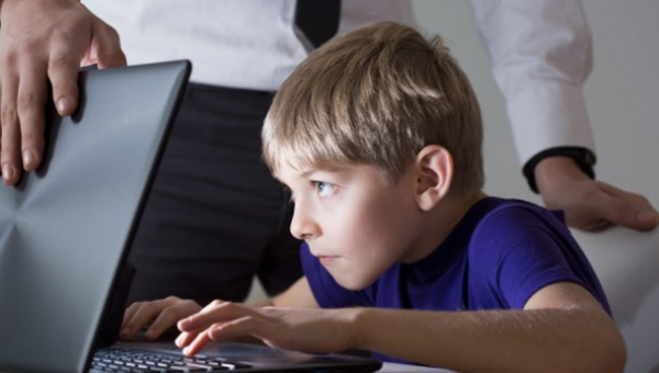 Lockdown: Διπλασιάστηκε ο εθισμός των εφήβων στο διαδίκτυο, κατάθλιψη σε παιδιά. Τα συμπτώματα