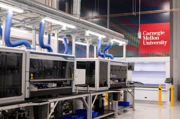 Nature: Ρομποτικός χημικός ΑΙ έμαθε μόνος του να συνθέτει φάρμακα